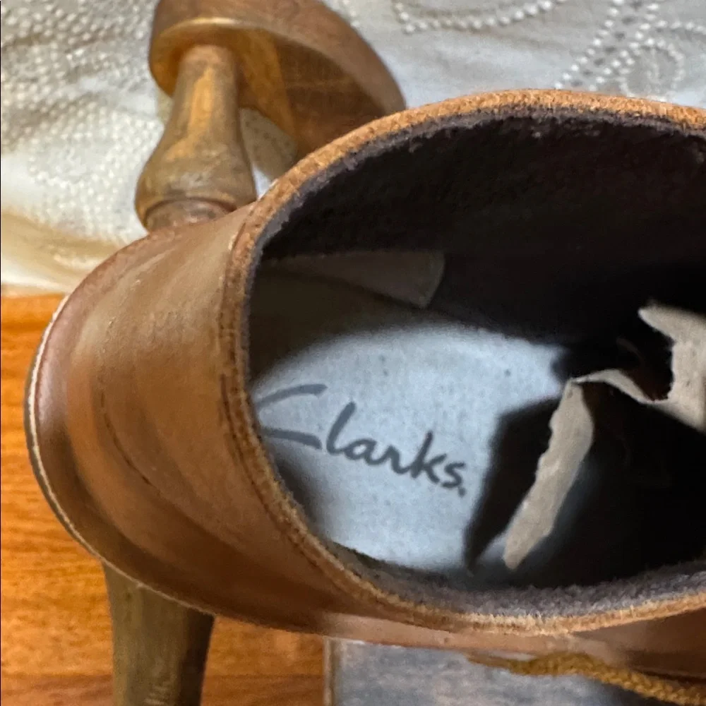 Clarks shoe width